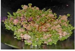 酸豇豆炒肉末的做法步骤：5