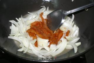 黑椒鸡柳炒洋葱的做法步骤：3