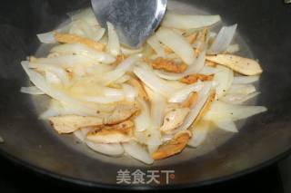 黑椒鸡柳炒洋葱的做法步骤：5