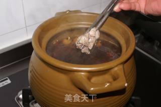 茨实土茯苓虫草花汤的做法步骤：4