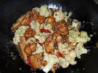 菜花烧鸡翅——美味的搭配的做法步骤：7