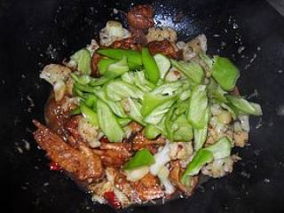 菜花烧鸡翅——美味的搭配的做法步骤：8