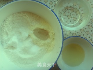 蒜香茴香面包的做法步骤：1