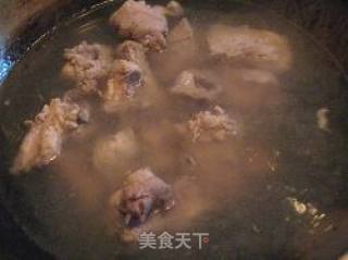 土豆炖排骨的做法步骤：2