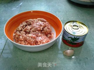 香菜心蒸猪肉的做法步骤：1