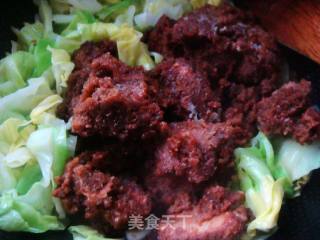 【花样包菜】--回锅排骨包菜的做法步骤：5