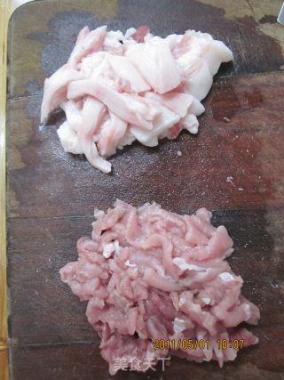 五花肉炒野干菌的做法步骤：2
