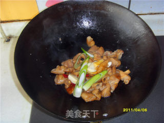 尖椒炒肥肠的做法步骤：3