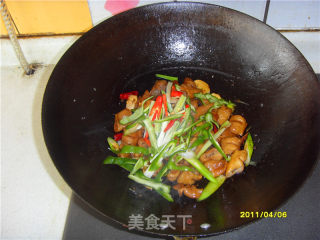尖椒炒肥肠的做法步骤：4