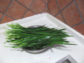 湘菜凉拌韭菜的做法步骤：1