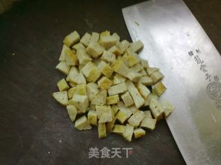 【花样包菜】--大盆饭之【包菜腊肠饭】的做法步骤：2