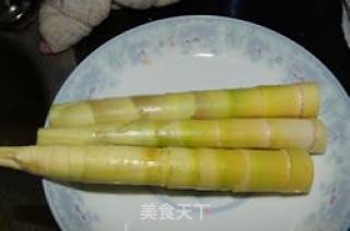 油焖笋的做法步骤：1