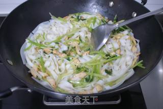 鸡柳香芹汤河粉的做法步骤：6