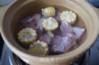 我喜欢的--紫菜玉米排骨汤的做法步骤：3