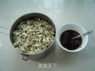 槐花疙瘩【菜豆腐】的做法步骤：1