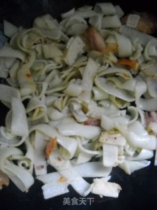 腊肉枯炒豆丝的做法步骤：9