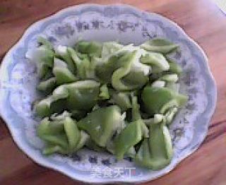 青椒炒章鱼的做法步骤：1