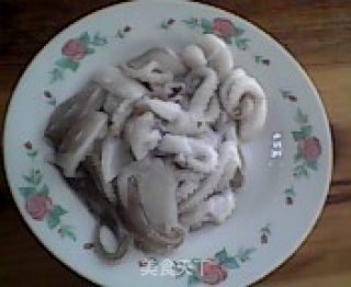 青椒炒章鱼的做法步骤：2