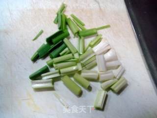 家常菜“干烧小萝卜”的做法步骤：2