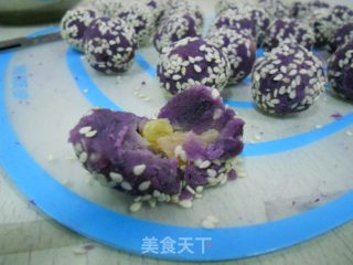 电饭锅美食——什锦紫薯球的做法步骤：7
