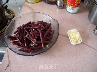 凉拌豇豆的做法步骤：1
