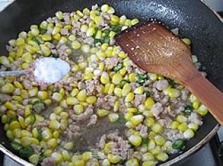 玉米粒炒肉泥的做法步骤：10