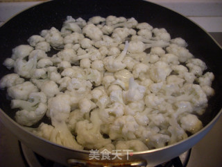 西红柿炒菜花的做法步骤：3