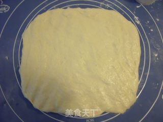 超级松软香甜极具诱惑的---牛奶排包的做法步骤：6