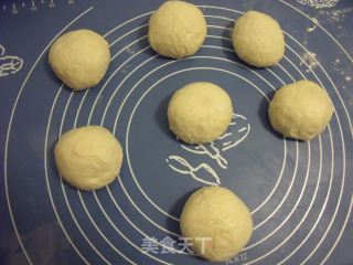 超级松软香甜极具诱惑的---牛奶排包的做法步骤：13