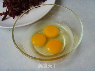 香椿鸡蛋的做法步骤：1