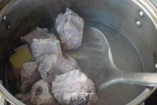 无锡酱排骨的做法步骤：1