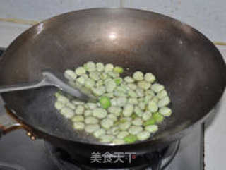 葱油焖蚕豆的做法步骤：3