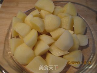 土豆炖排骨—嗜肉族的最爱的做法步骤：2