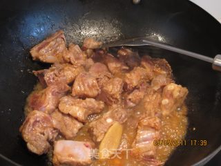 土豆炖排骨—嗜肉族的最爱的做法步骤：3