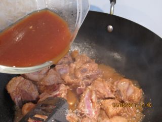 土豆炖排骨—嗜肉族的最爱的做法步骤：4