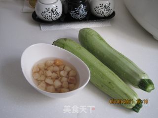 干贝西葫芦的做法步骤：1
