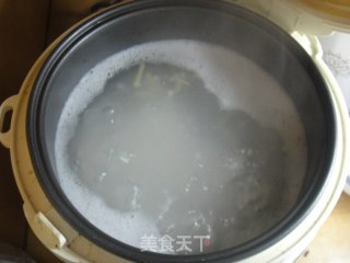香菇鲜虾粥的做法步骤：2