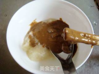 槐花蒸着吃也香--蒜香麻酱槐花的做法步骤：5