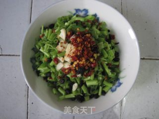 炒空心菜梗子的做法步骤：1
