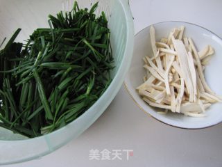 韭菜炒干丝的做法步骤：1