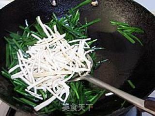 韭菜炒干丝的做法步骤：4