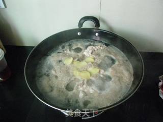 胡萝卜筒骨汤的做法步骤：3