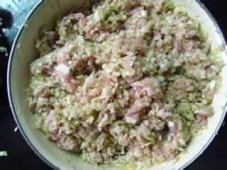圆白菜鲜肉紫菜水饺的做法步骤：6
