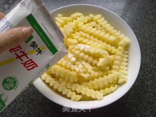 自制超级美味的【奶味薯条】的做法步骤：4