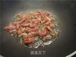 黄豆角炒鸡腿肉的做法步骤：2