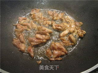 黄豆角炒鸡腿肉的做法步骤：3
