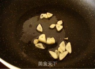 蟹味菇烧毛瓜的做法步骤：1