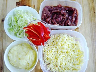 孜然牛肉披萨的做法步骤：5