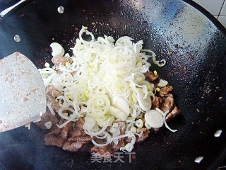 孜然牛肉披萨的做法步骤：9