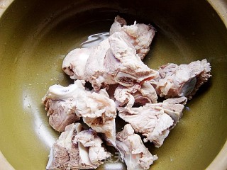 老火菜干汤的做法步骤：1
